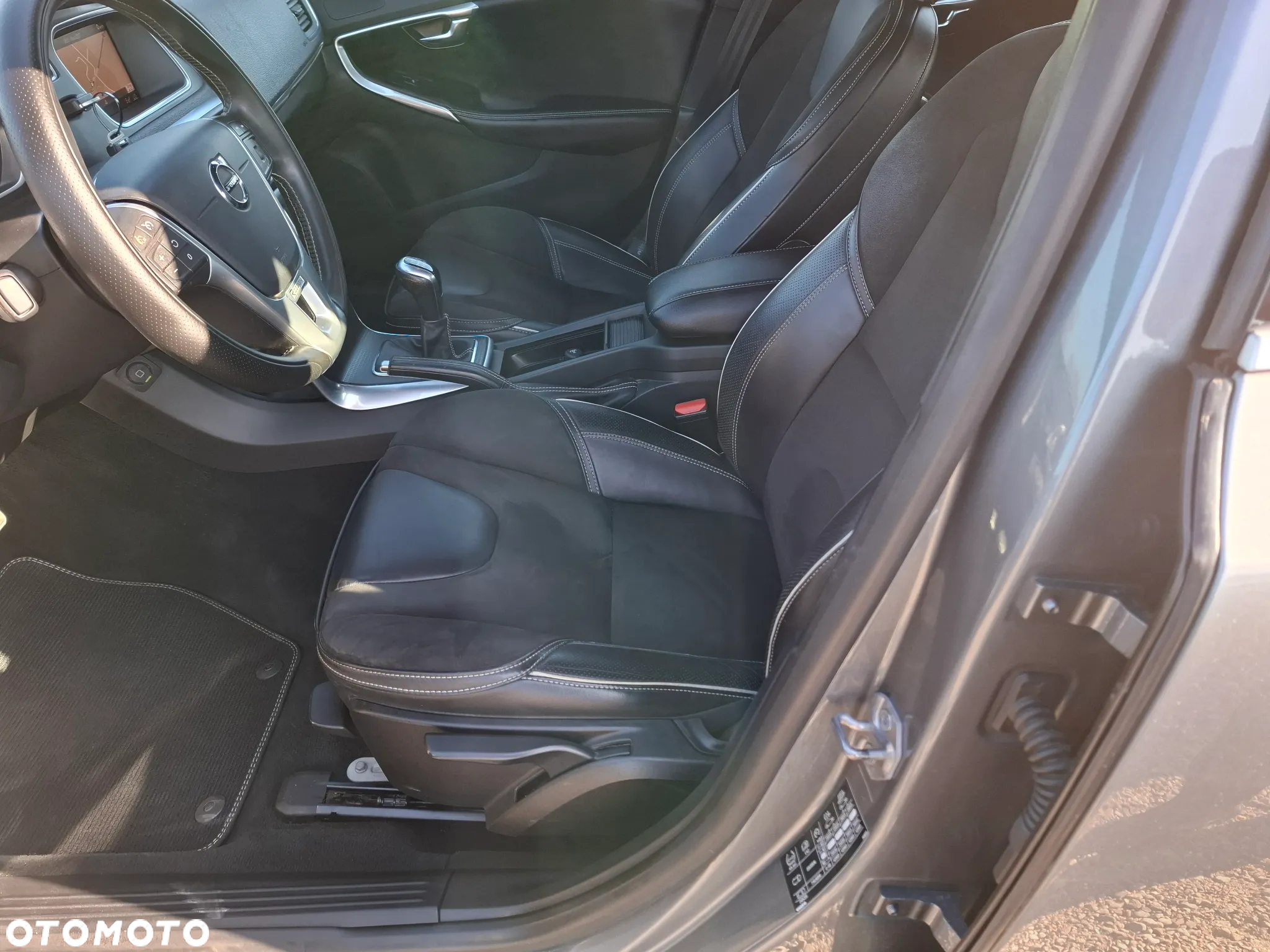 Volvo V40 D2 Drive-E R-Design Kinetic - 28