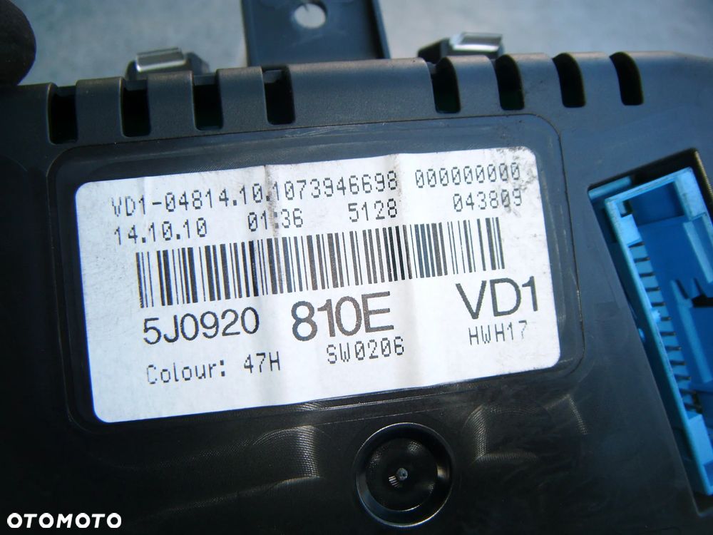 skoda roomster 10r  1.2 tsi licznik- zegar  5j0920810e - 3