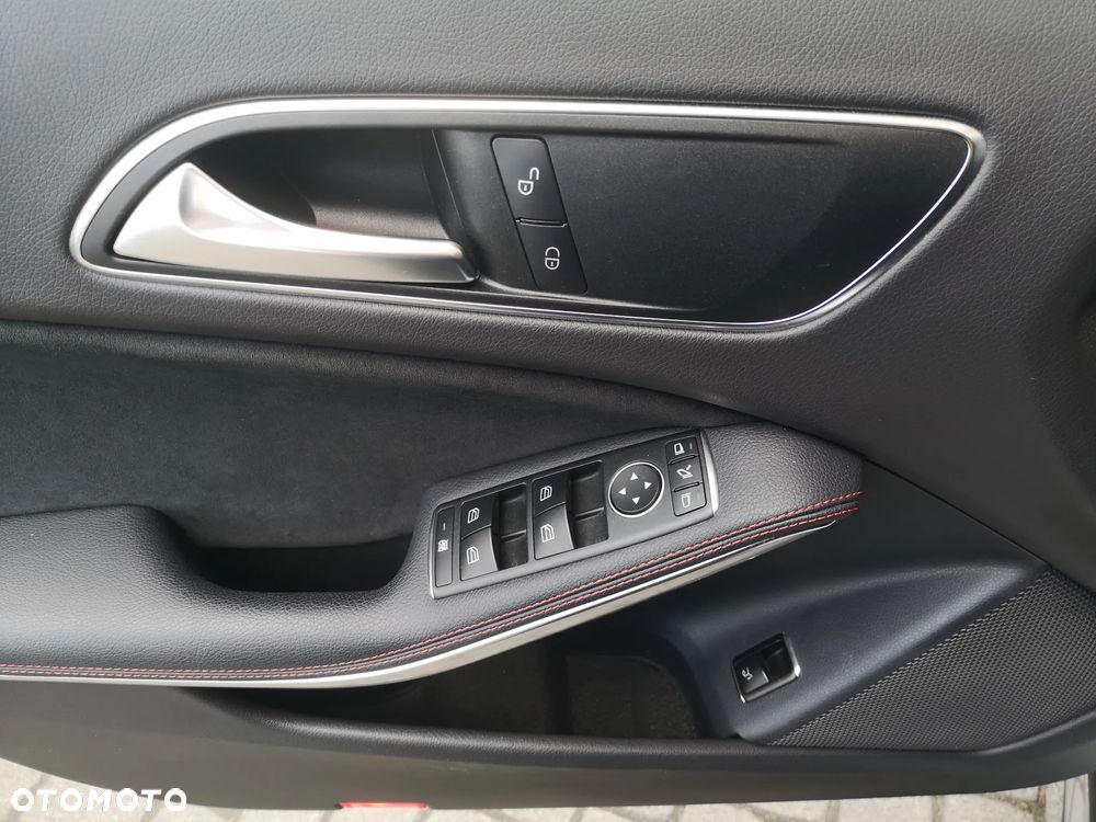 Mercedes-Benz GLA 220 4-Matic - 16