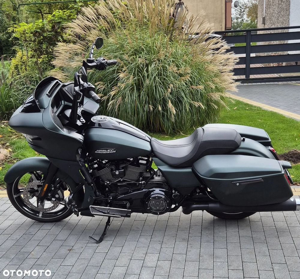 Harley-Davidson Touring Road Glide - 2