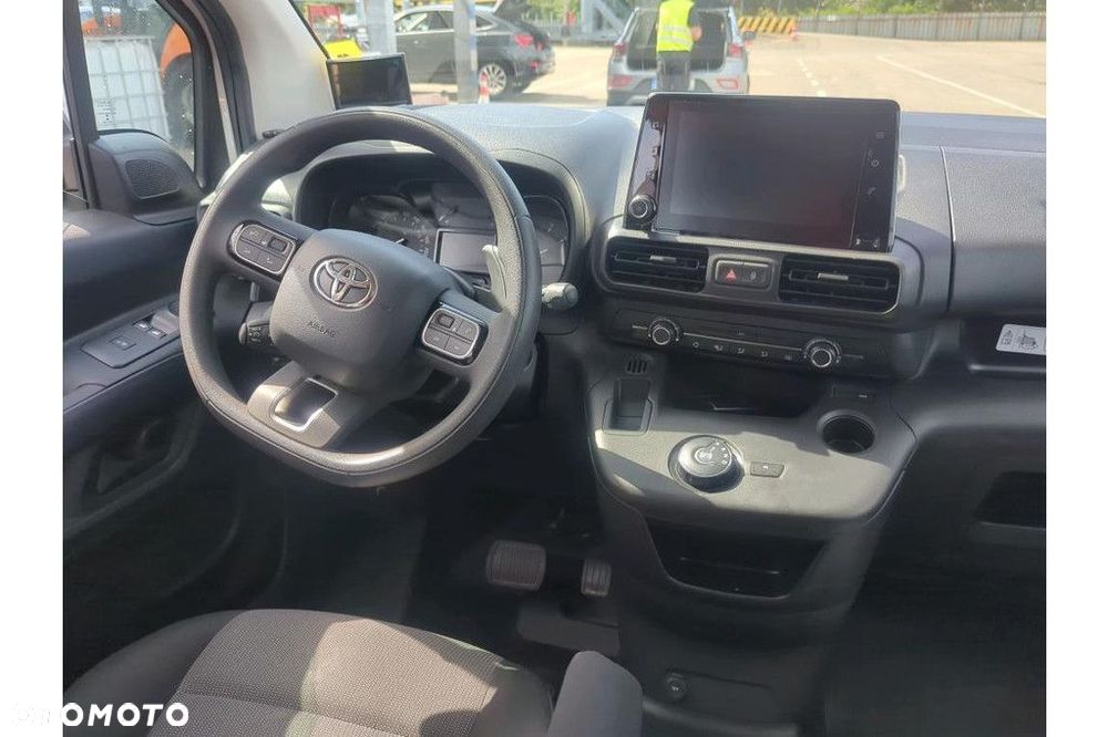 Toyota ProAce 1.2 D-4t 130KM A/t Long Furgonbrygactive - 9