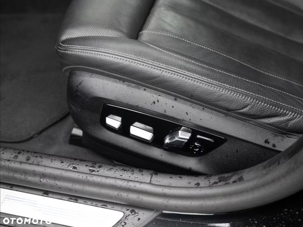 BMW Seria 5 540i xDrive - 28
