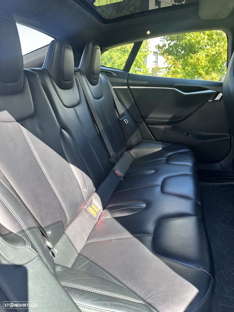 Tesla Model S - 9