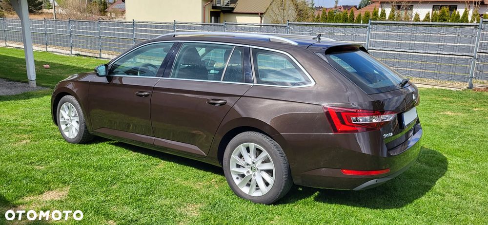 Skoda Superb 2.0 TDI Ambition DSG - 33