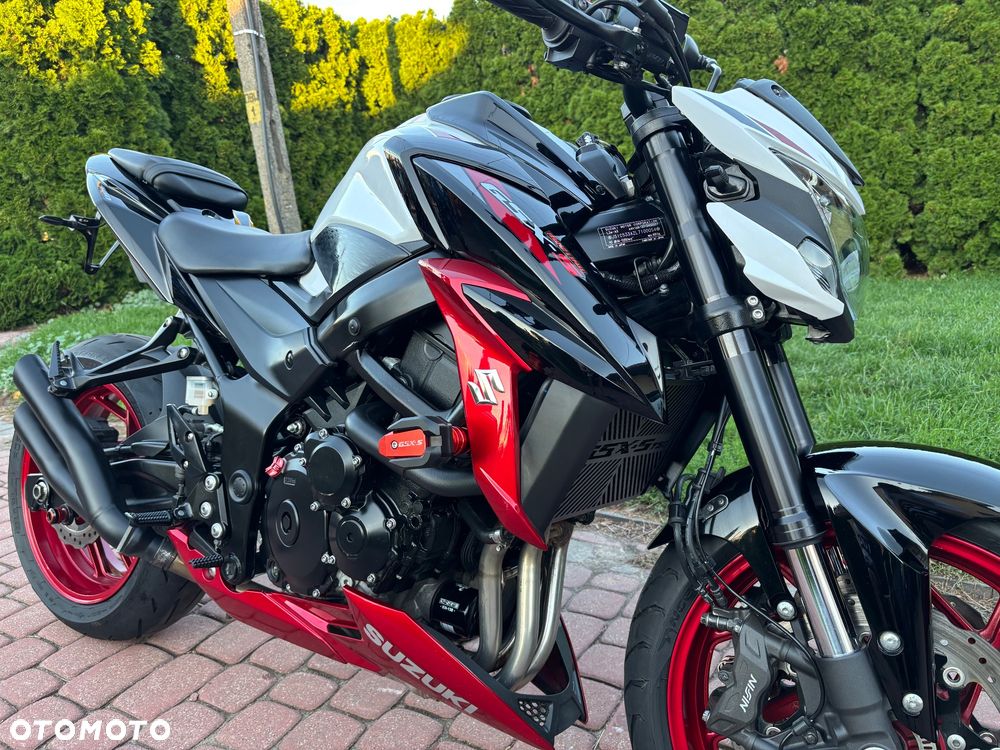 Suzuki GSX - 17