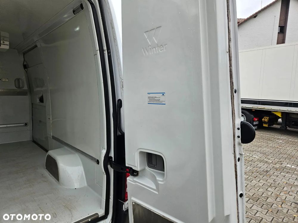Mercedes-Benz Sprinter - 10