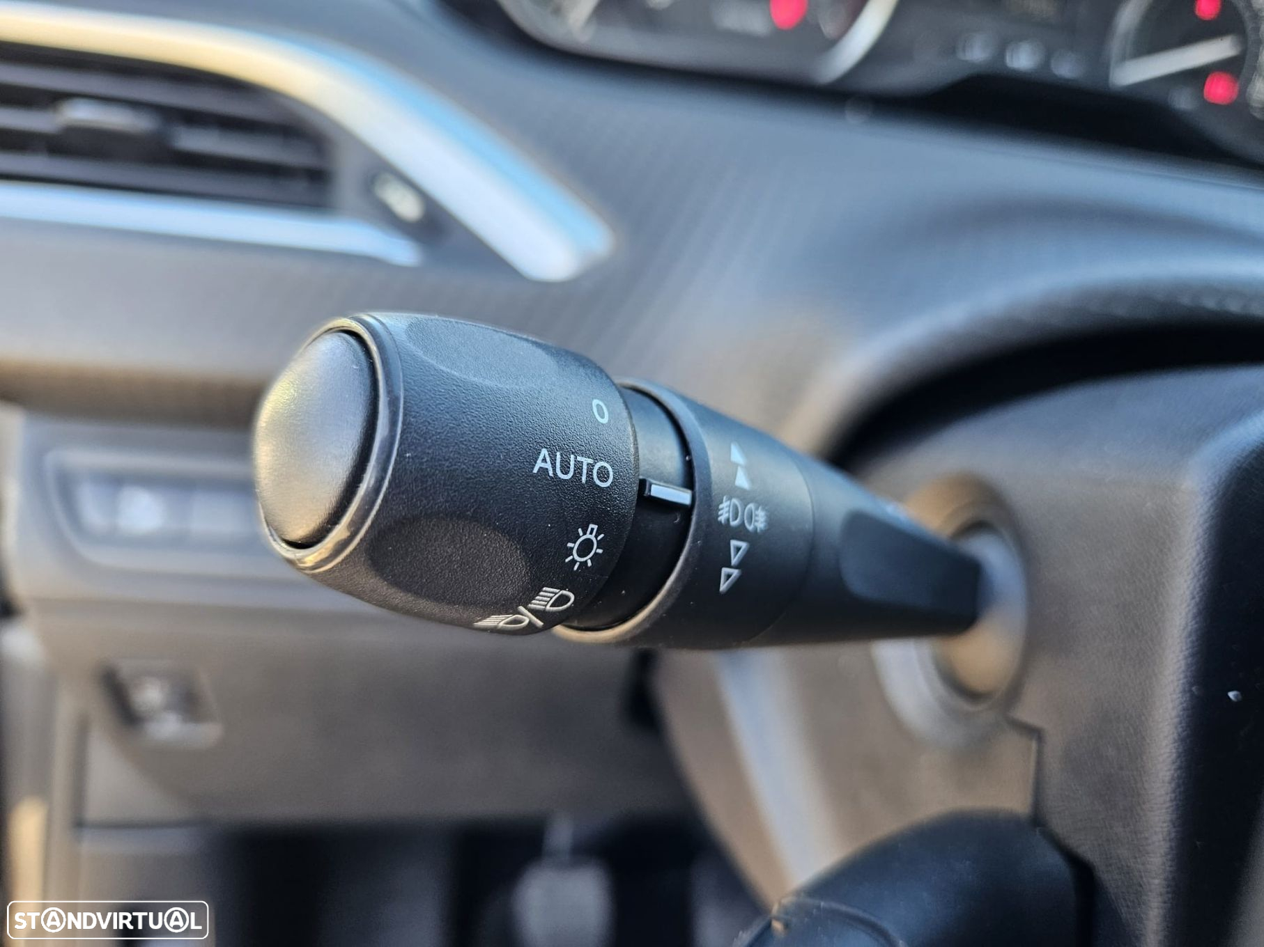 Peugeot 208 1.2 PureTech Signature - 34