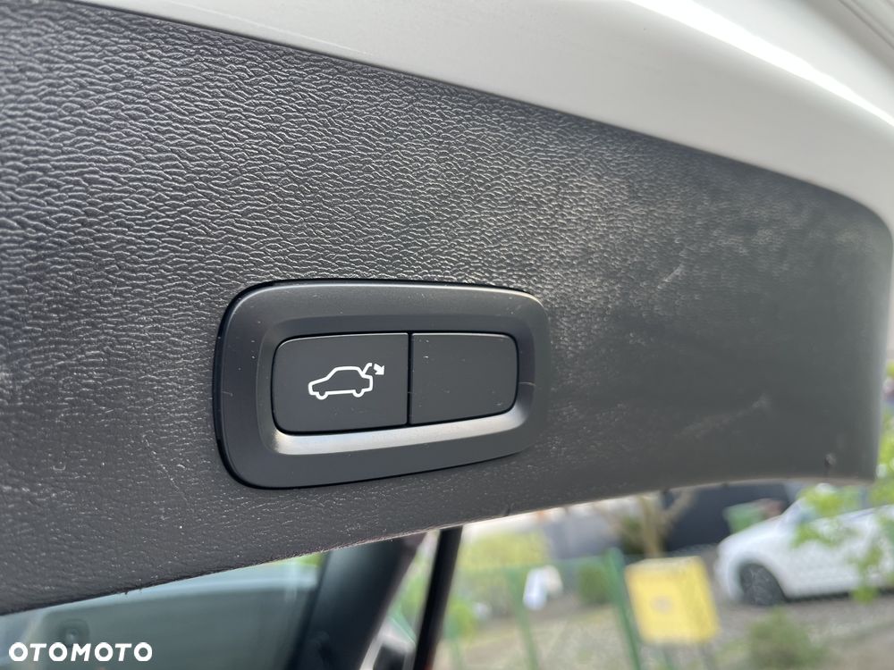 Volvo XC 40 T3 Momentum Pro - 11