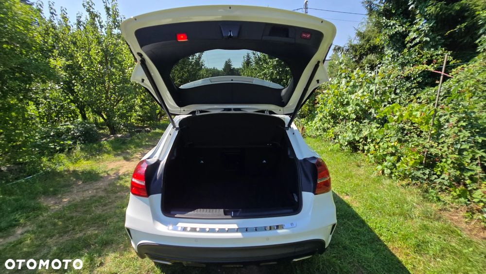Mercedes-Benz GLA 200 7G-DCT AMG Line - 13