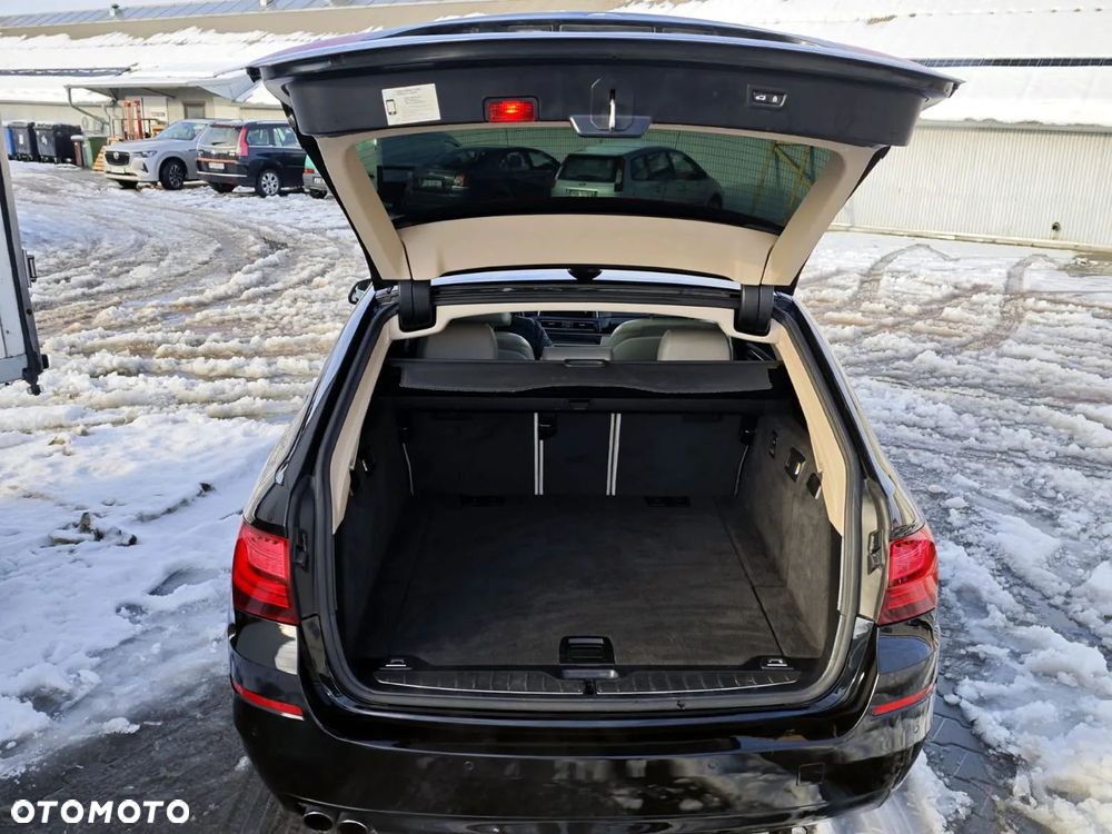 BMW Seria 5 525d Sport-Aut Luxury Line - 12