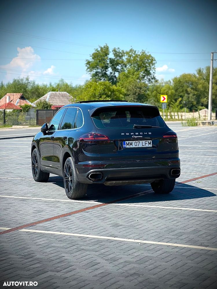 Porsche Cayenne 3.0 L - 8