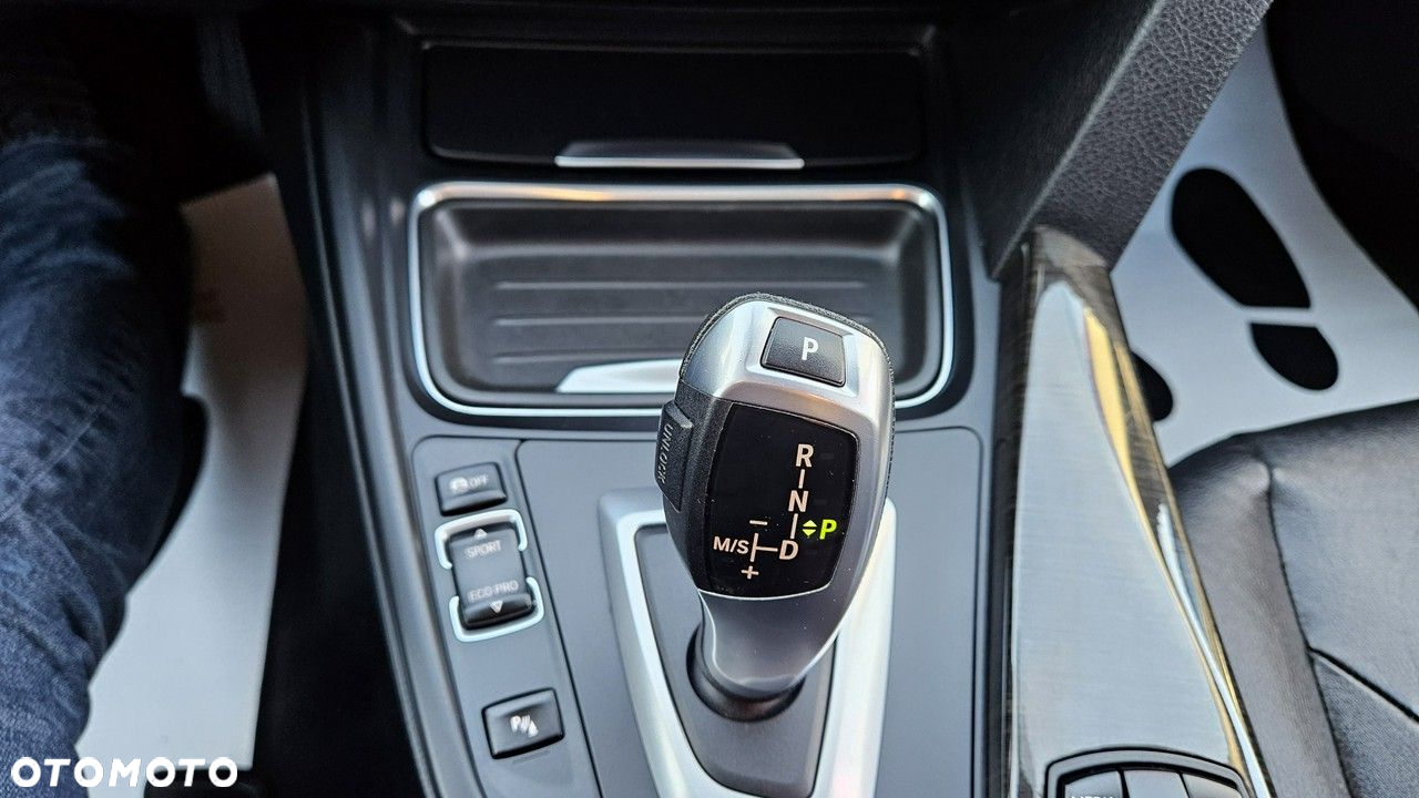 BMW Seria 3 320d Touring Luxury Line - 29