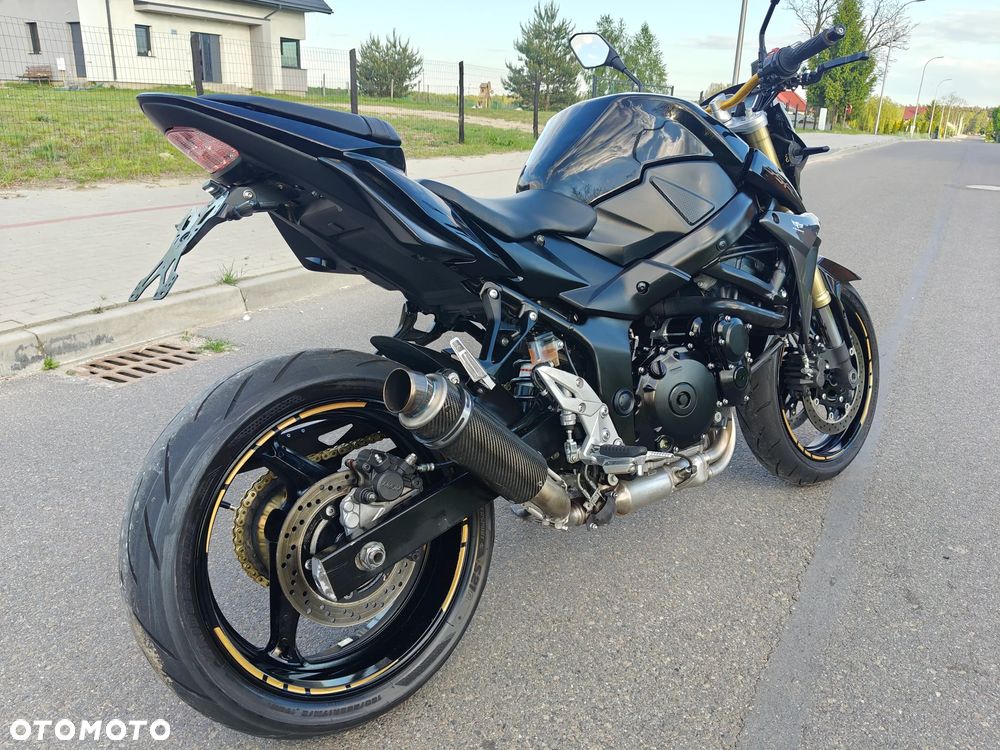 Suzuki GSR - 9