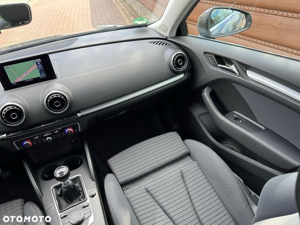 Audi A3 Sportback 2.0 TDI design - 16
