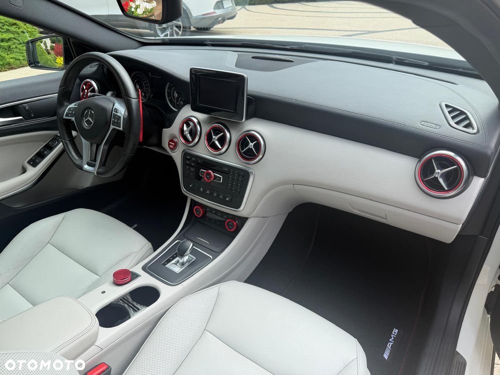 Mercedes-Benz Klasa A 45 AMG 4Matic AMG Speedshift 7G-DCT - 36