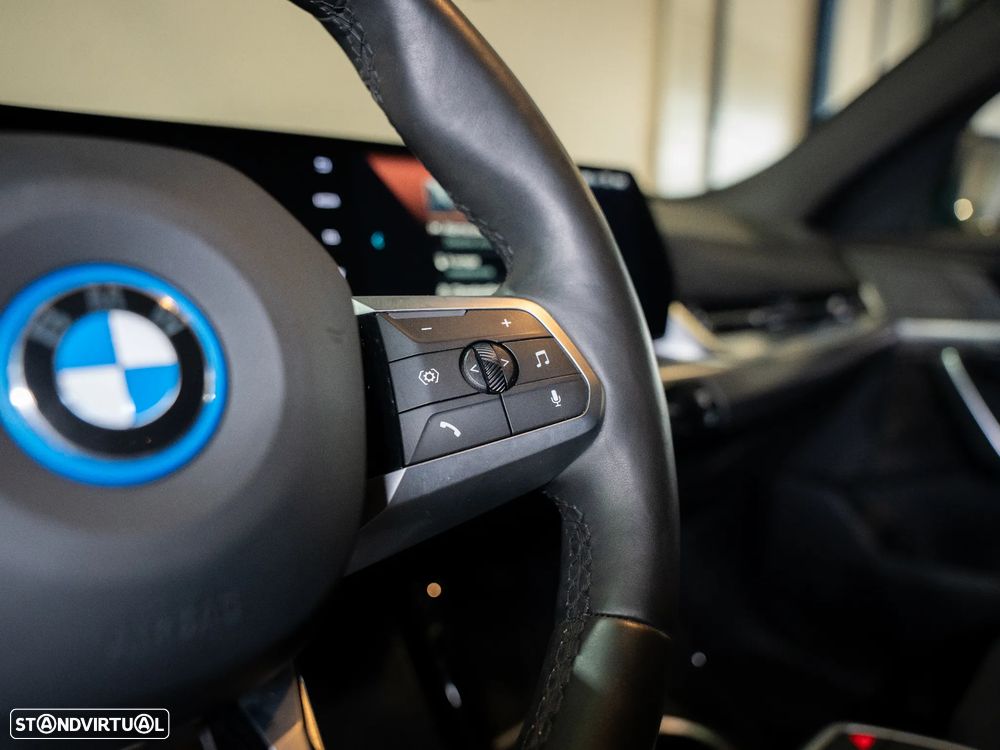 BMW iX2 eDrive20 Pack Desportivo M - 10