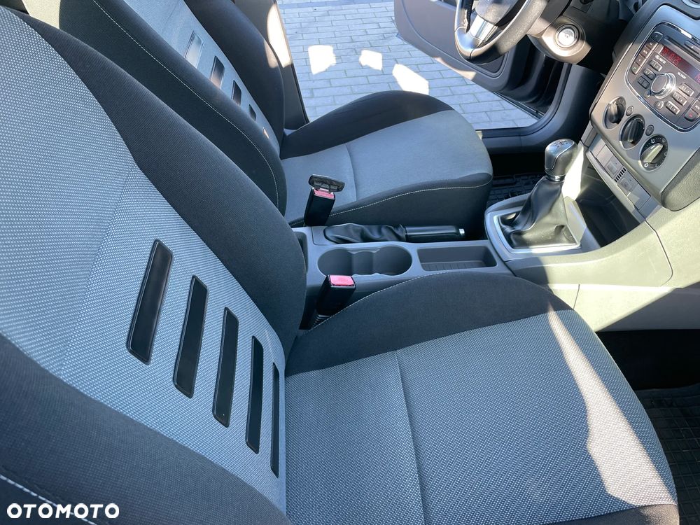 Ford Focus 1.8 Ghia - 22