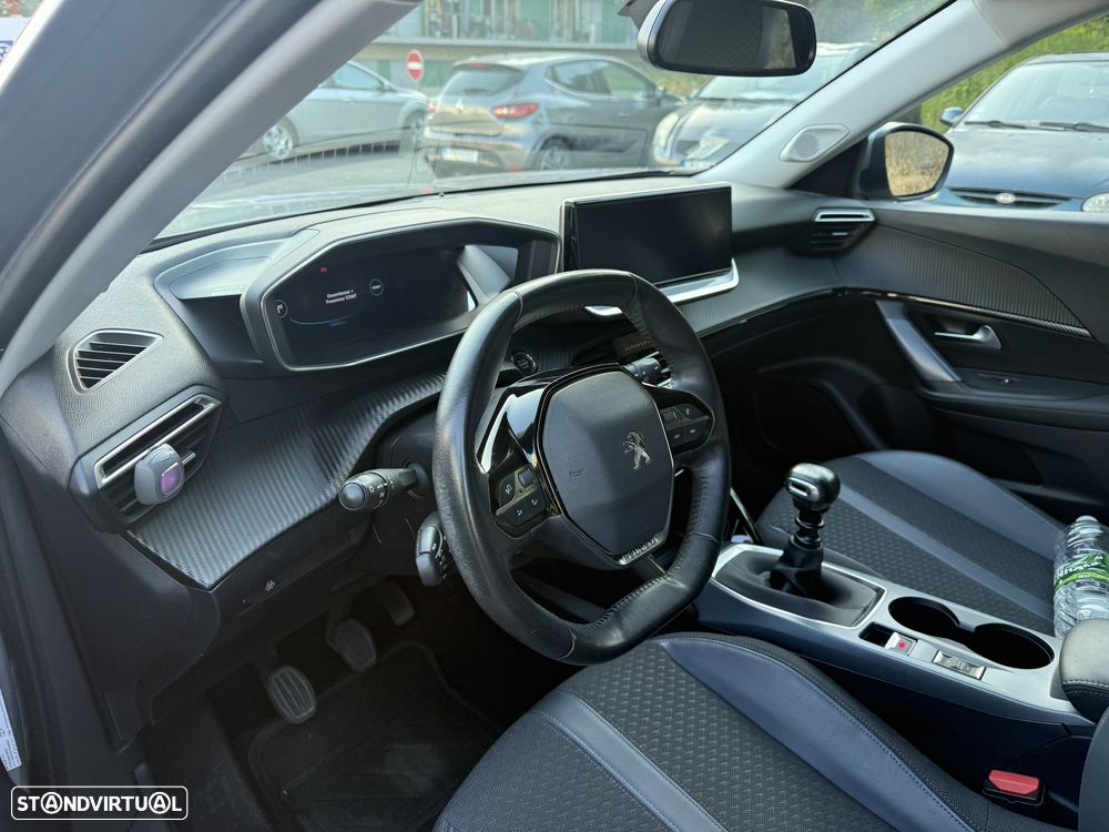 Peugeot 2008 1.2 PureTech Allure - 3