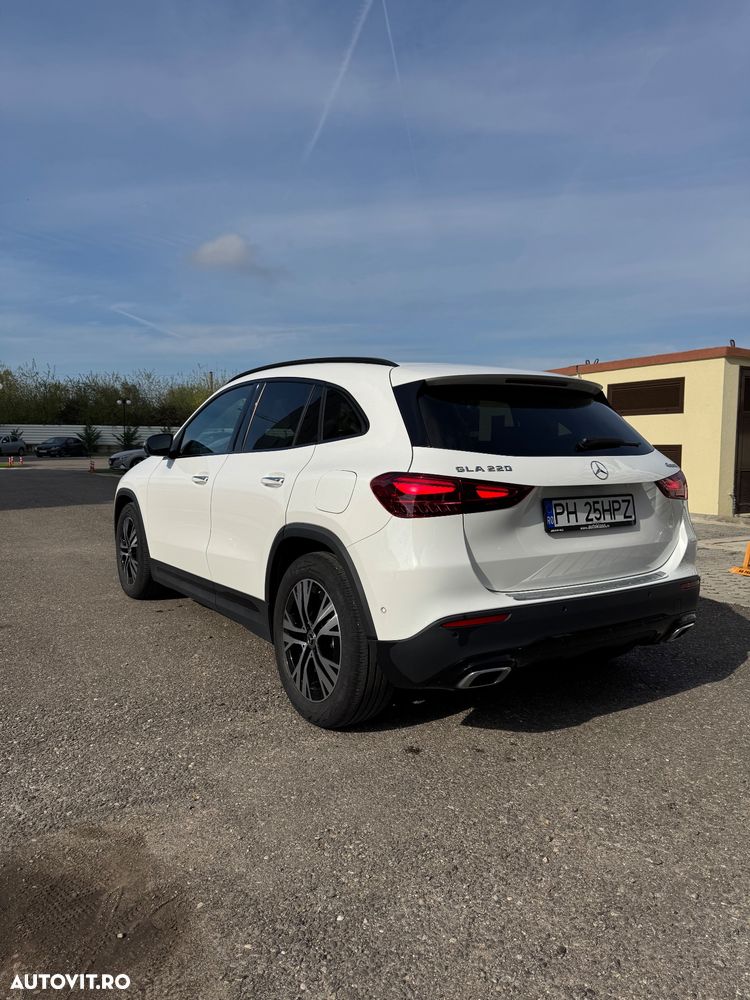 Mercedes-Benz GLA 220 4MATIC MHEV - 11