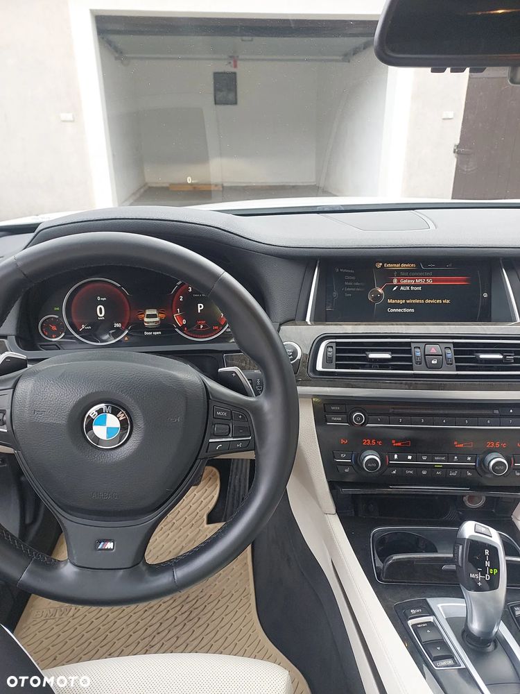 BMW Seria 7 740i - 5
