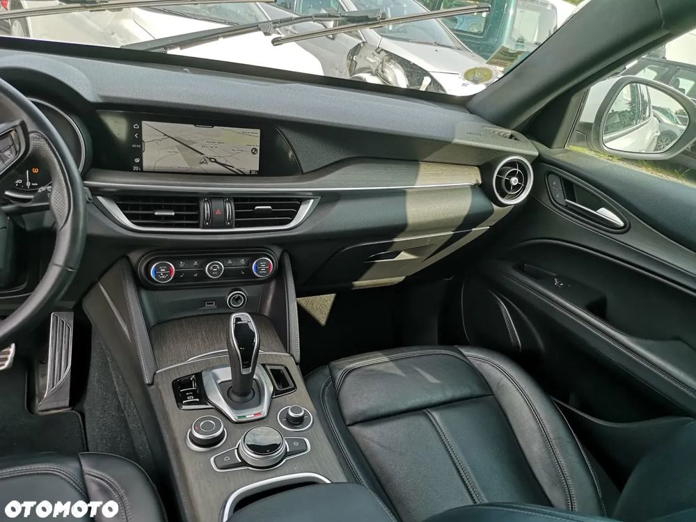 Alfa Romeo Stelvio 2.2 16V AT8 - 25