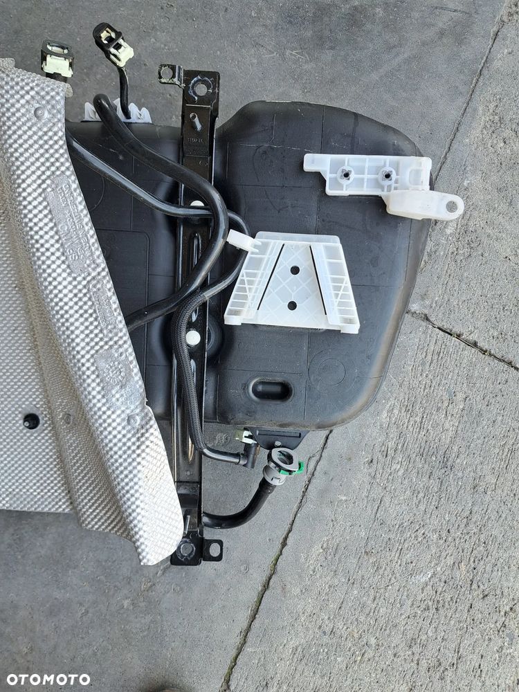 Zbiornik paliwa Volvo XC40 - 6