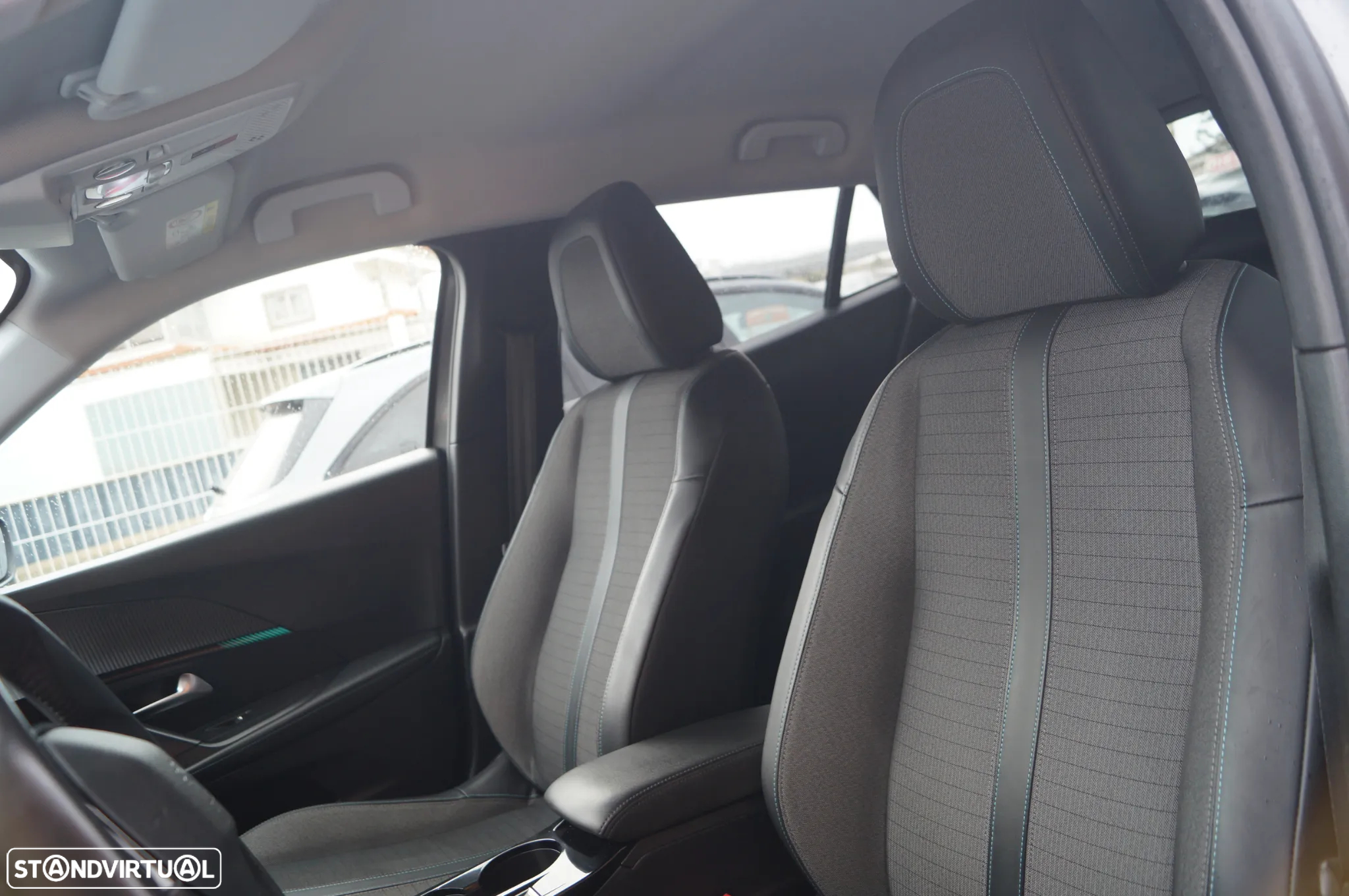Peugeot 2008 PureTech 130 EAT8 Allure - 14