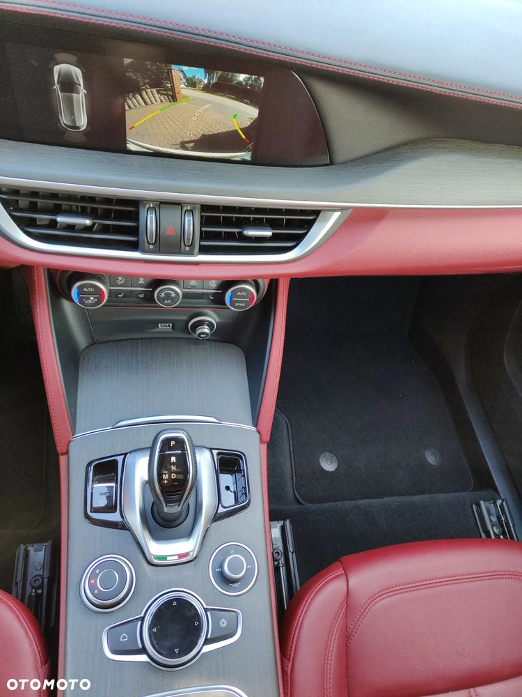 Alfa Romeo Stelvio 2.0 Turbo 16V AT8-Q4 Veloce Ti - 9