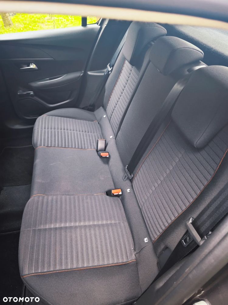 Peugeot 208 - 14