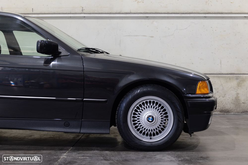 BMW 325 i - 12