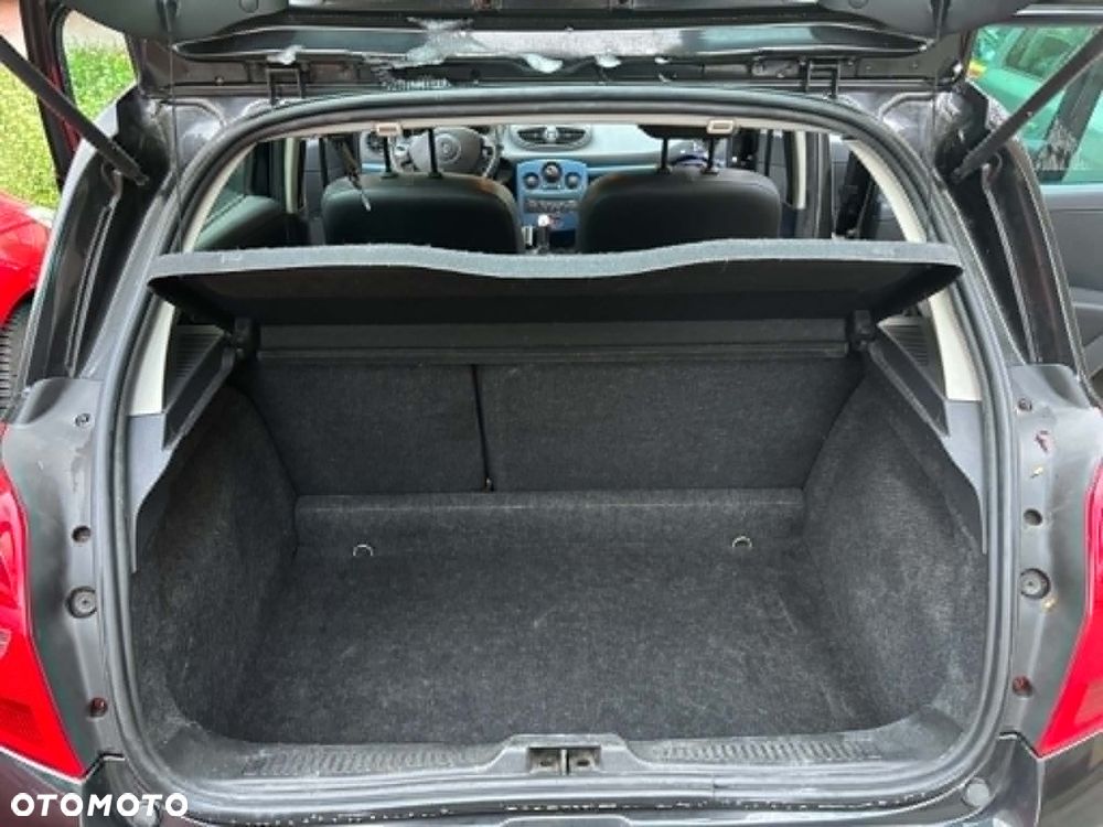 Renault Clio 1.2 16V Campus - 9