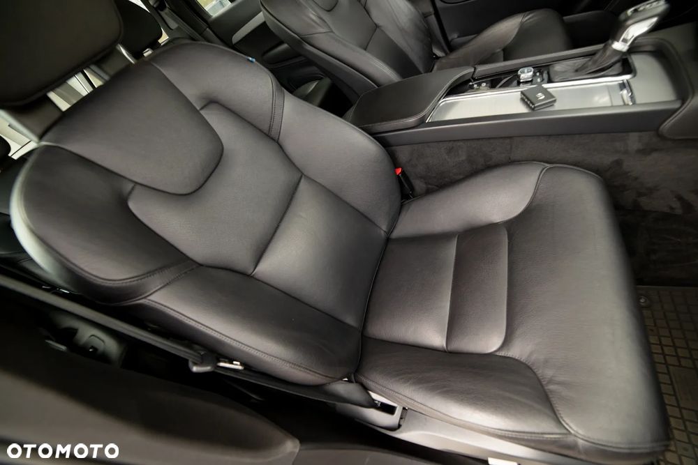Volvo XC 90 D5 AWD Momentum - 33