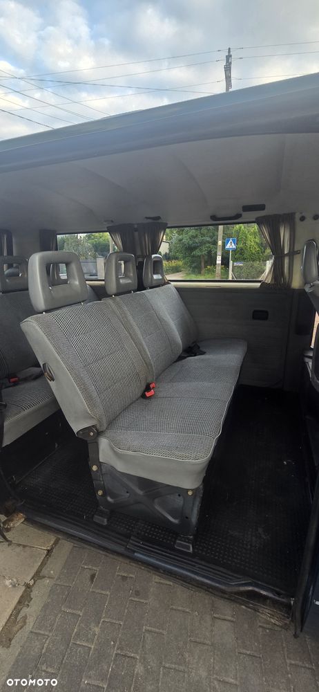 Volkswagen Caravelle - 6
