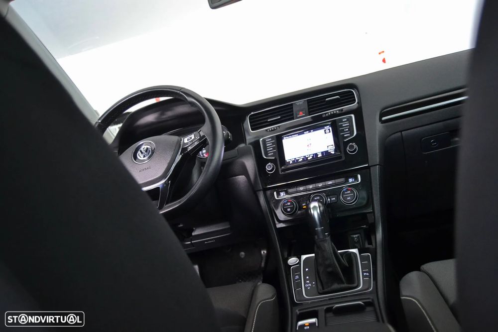 VW Golf Variant 1.6 TDi Highline DSG - 13