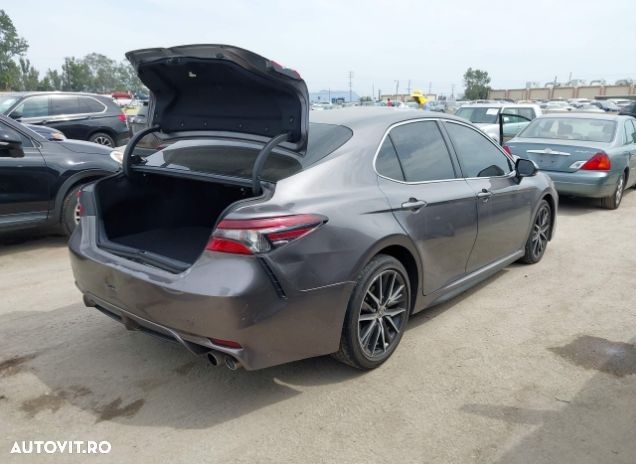 Toyota Camry 2.5 HEV Luxury - 4