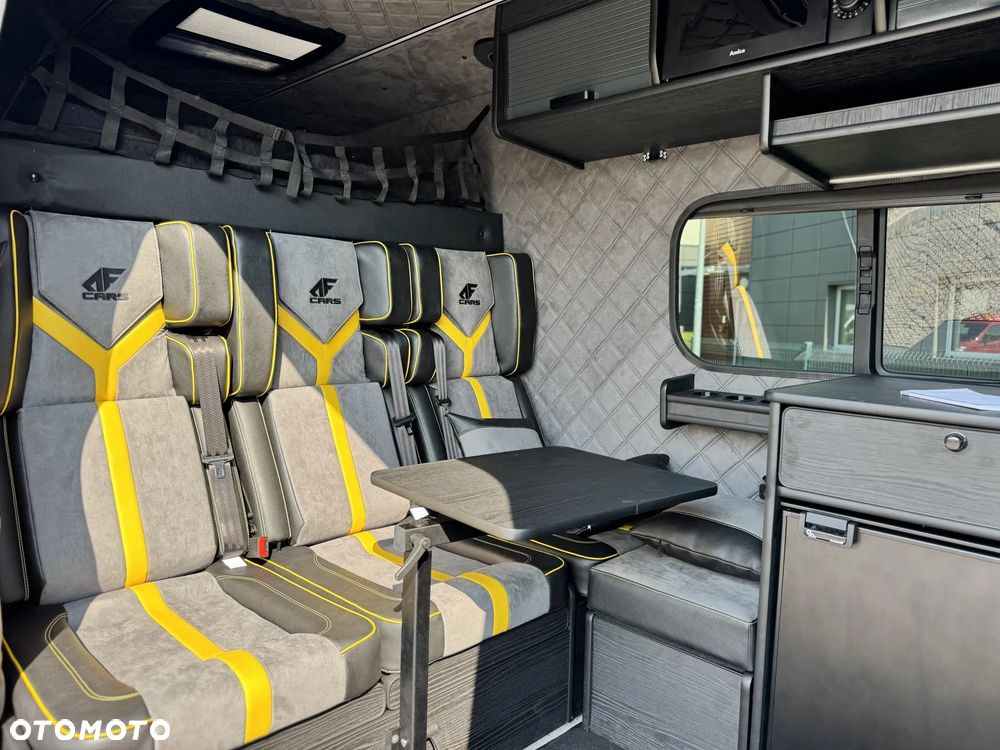 Mercedes-Benz Sprinter - 13