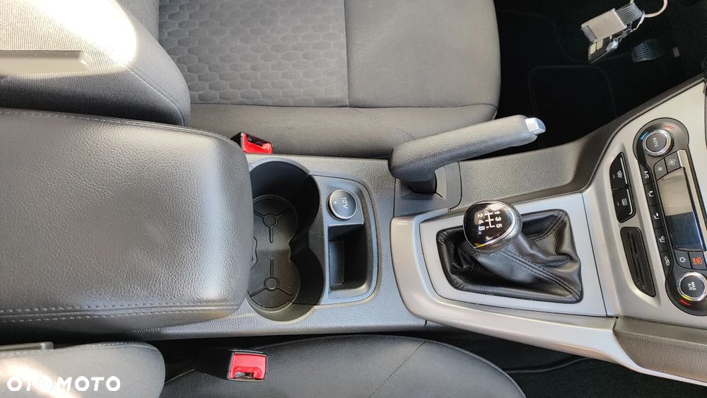 Ford Focus 1.6 Ambiente - 33