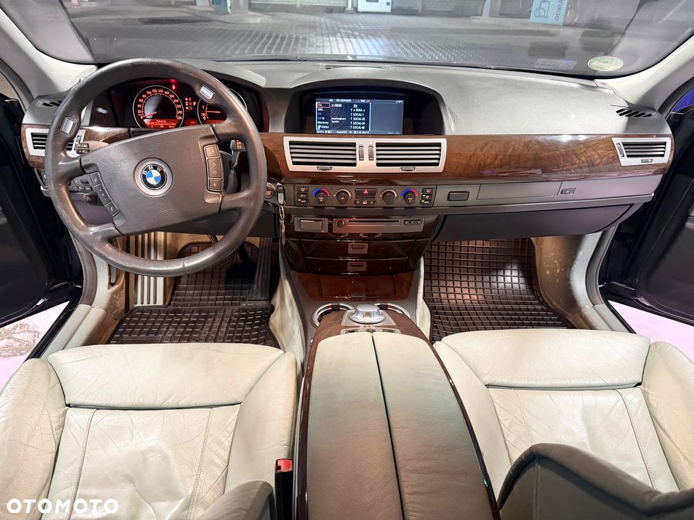 BMW Seria 7 745i - 7