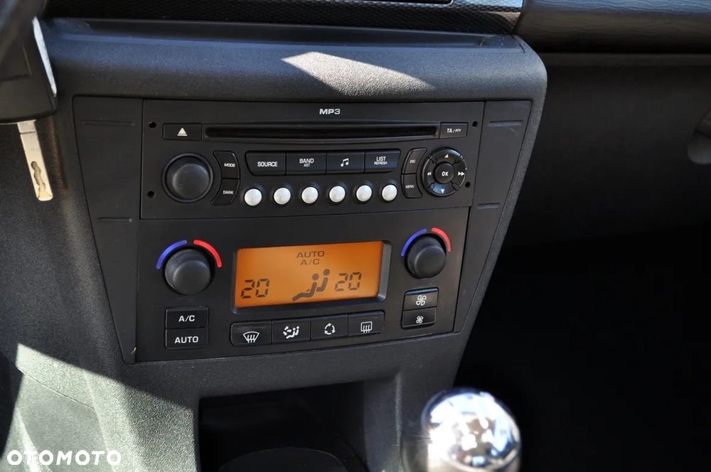 Citroën C4 1.6 HDi Impress - 23