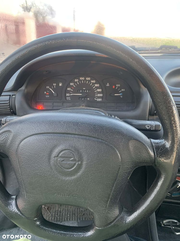 Opel Astra 1.4 GL - 5