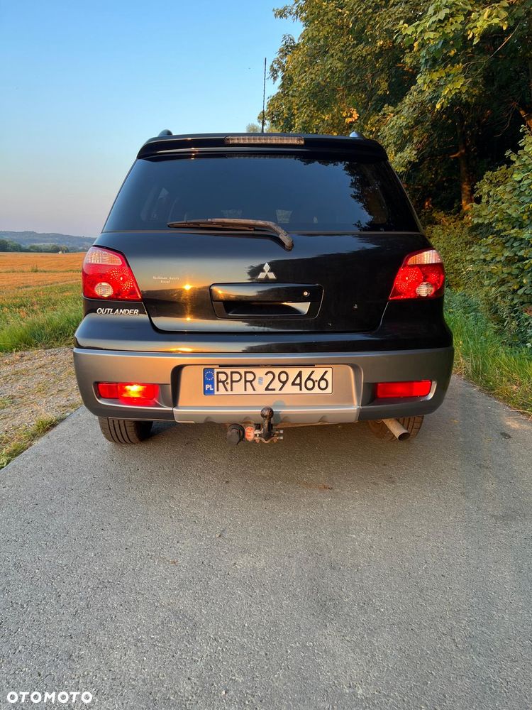 Mitsubishi Outlander 2.0 2WD Invite - 2