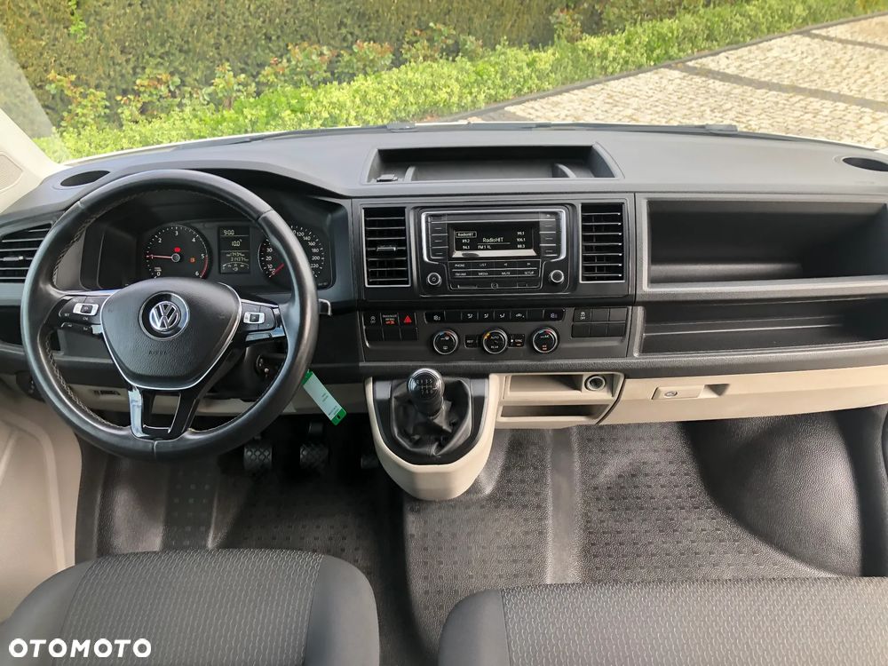 Volkswagen Caravelle - 31
