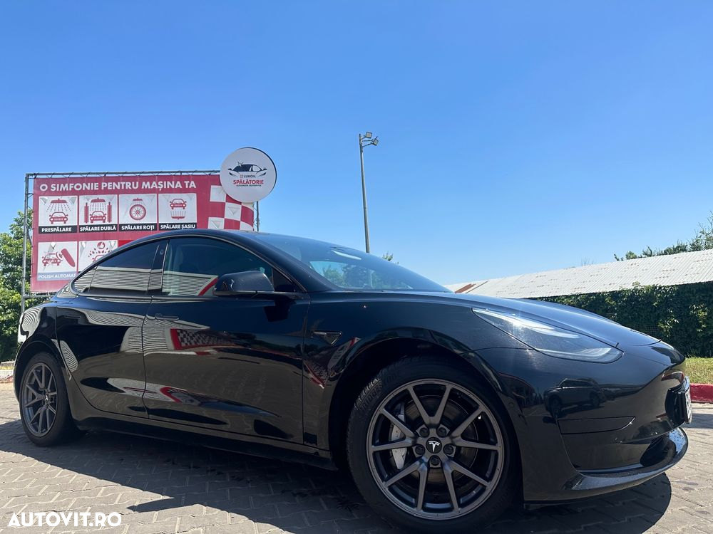 Tesla Model 3 - 3