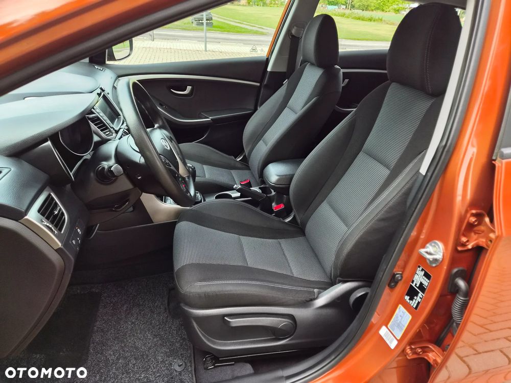 Hyundai i30 blue Kombi 1.6 CRDi Style - 10