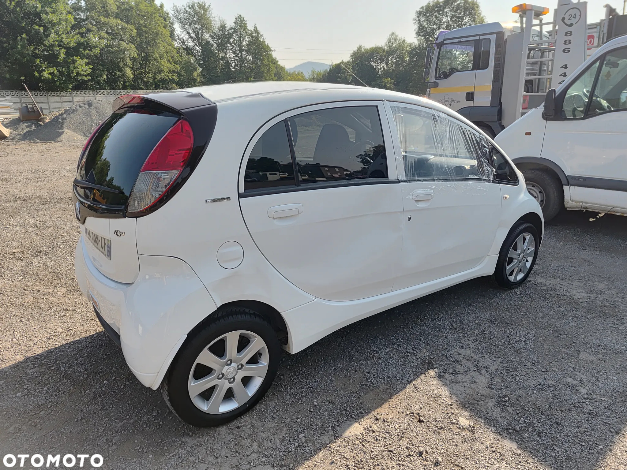 Peugeot iOn Active - 9