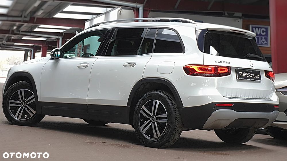 Mercedes-Benz GLB 250 4-Matic 8G-DCT - 8