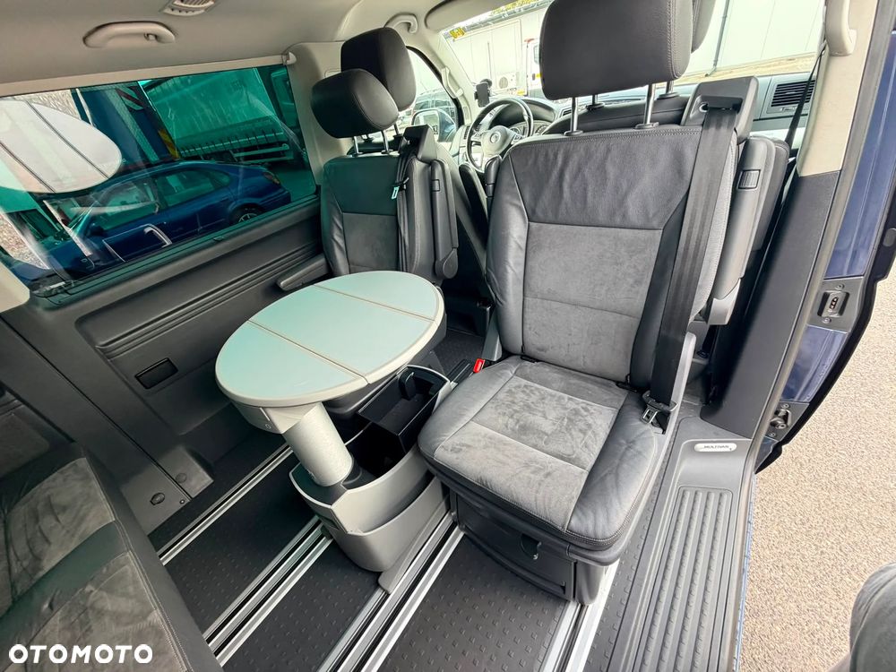Volkswagen Multivan - 11