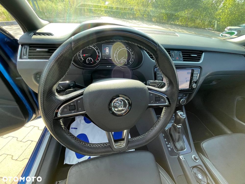 Skoda Octavia 2.0 TDI DSG RS - 22
