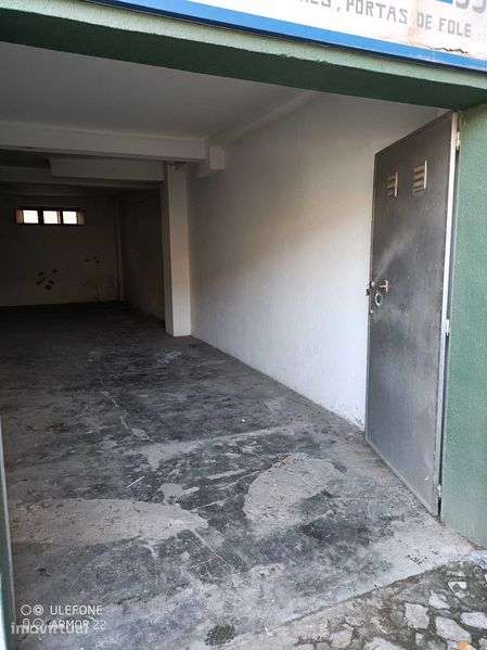 Arrenda-se garagem armazém