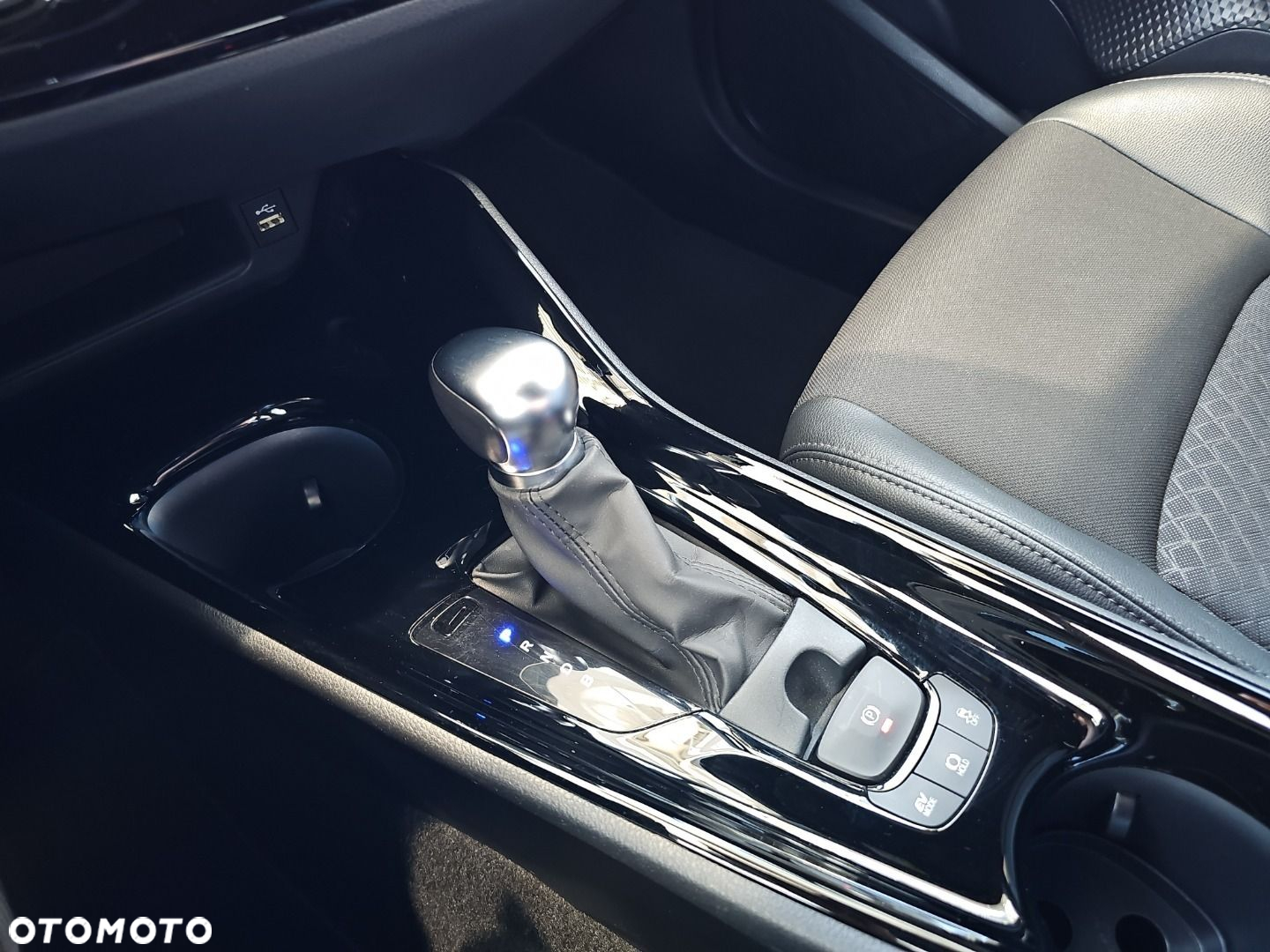 Toyota C-HR - 15